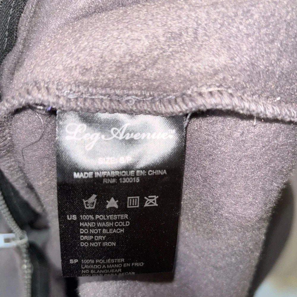 Shark Hoodie with full zipper - Picture 8 of 9